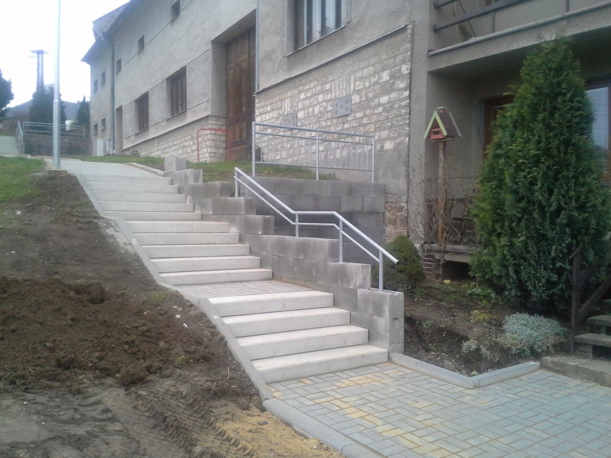 Veřejné prostranství Prusy - oprava chodníku a schodišť