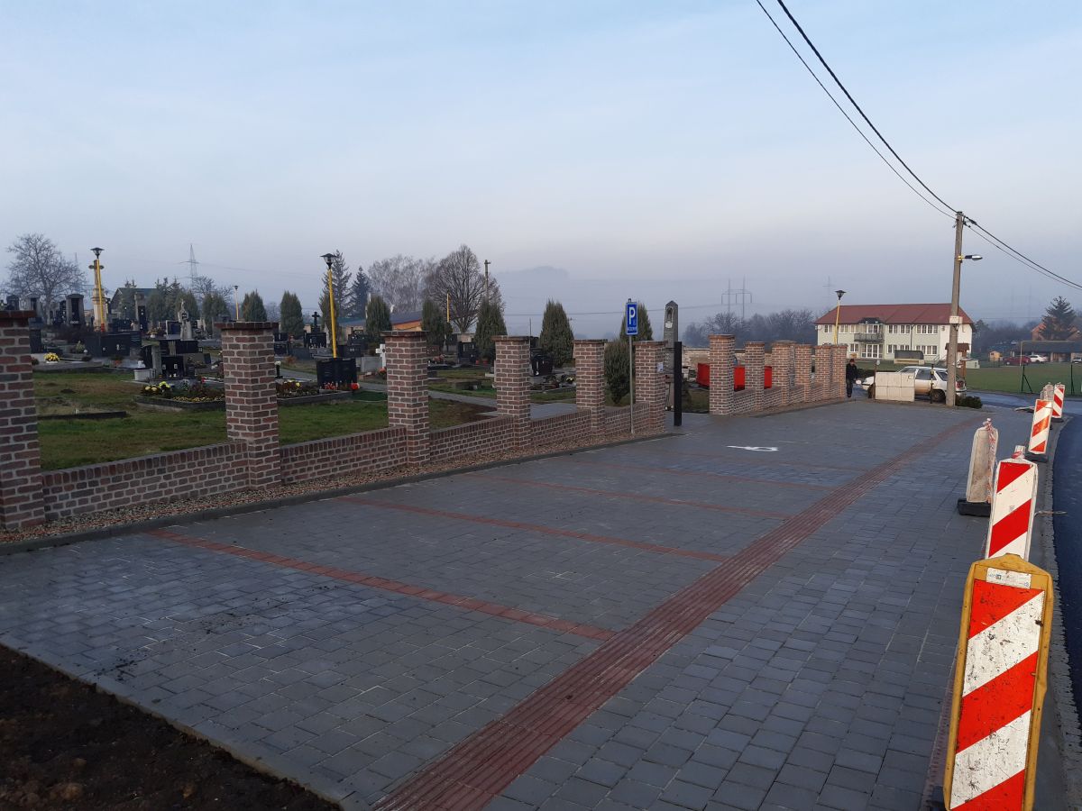 Parkoviště a obnova chodníků Beňov, u hřbitova